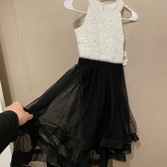 Dress - Picture 2 of 7